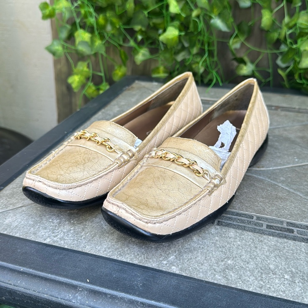 Bellini Penny Loafers Women Size 8.5 Yellow Leather Square-Shoes minor ripped